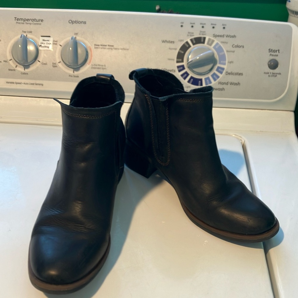 Korks women’s Leather Ankle Boots 8.5